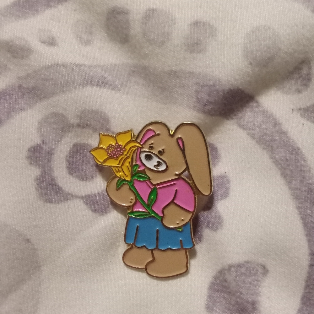 2007 Build-A-Bear spring bunny enamel pin